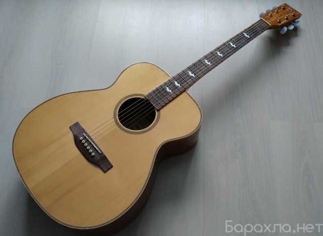 Продам: Адамс акустическая гитара + тюнер для настройки