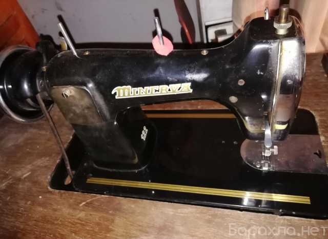 Продам: Швейная машинка Minerva 122 Чехословакия, на тумбе