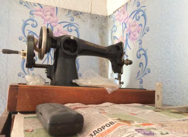 Продам: Продам старую швейную машинку